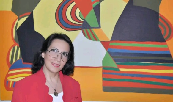 الفنانة عناية البخاري لـ : شغف ": السماء بكل ما فيها موجودة في أعمالي!